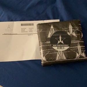 Never opened mini controversy pallet from Jeffrey star